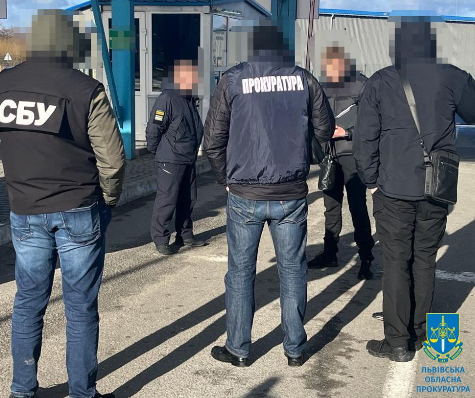 На хабарі затримали інспектора Львівської митниці