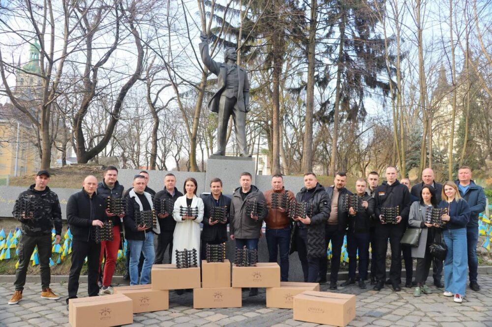 Сім’я Кавецьких зі Львівщини передала 100 дронів українським захисникам