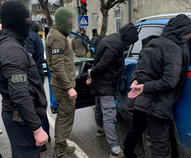 На Львівщині затримали рекетирів, які вимагали гроші у підлітків-сиріт
