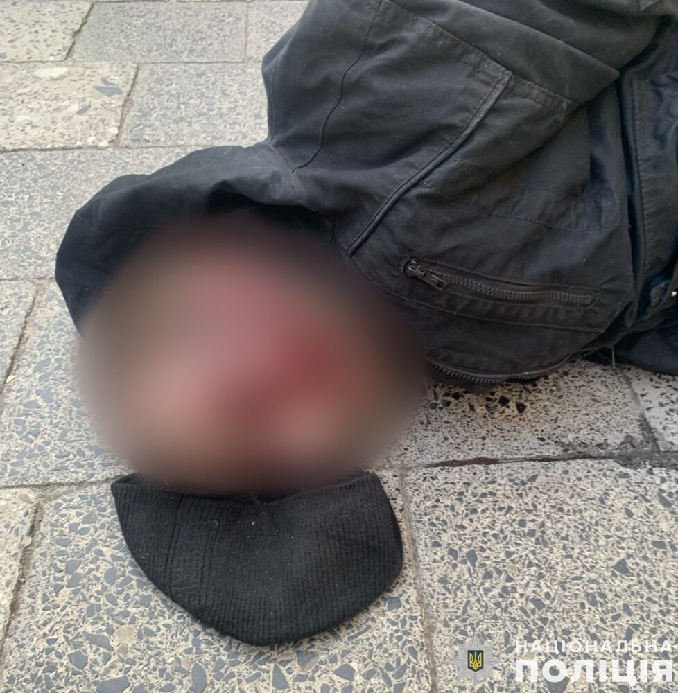 У Львові студент затримав чоловіка, який з бритвою напав на жінок