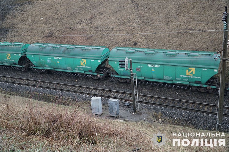 На Тернопільщині затримали юнаків, які підпалювали залізничне обладнання