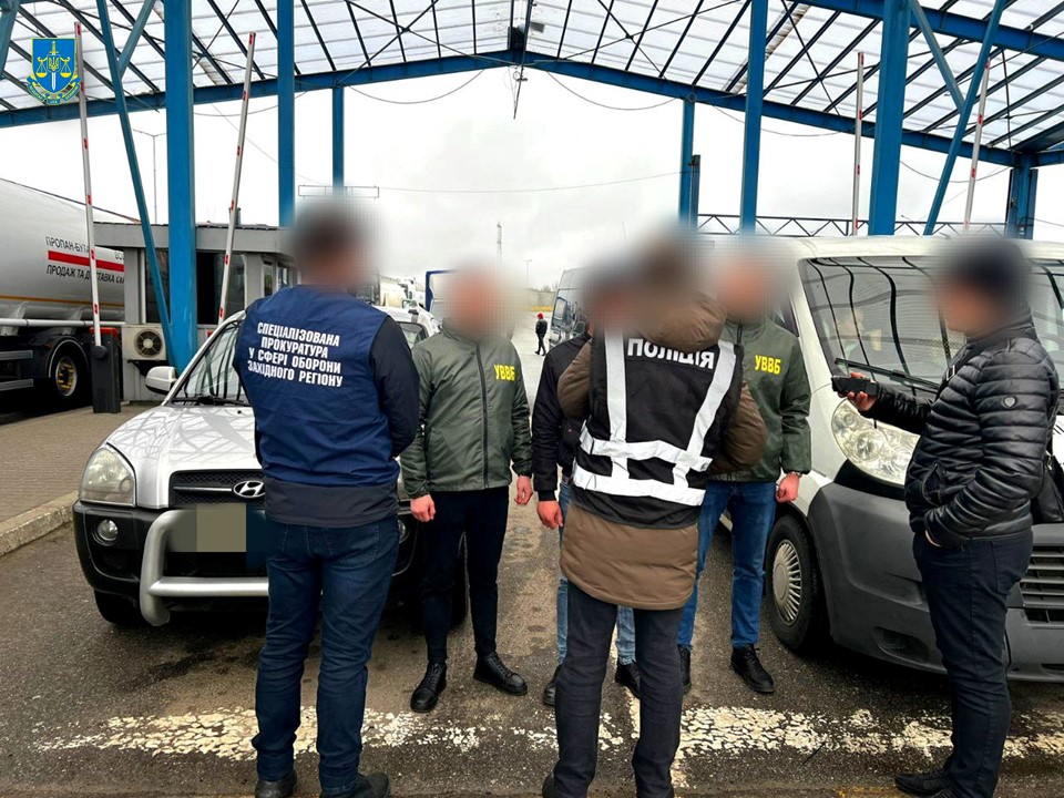 На Львівщині чоловік намагався підкупити прикордонника попри законне право виїзду за кордон