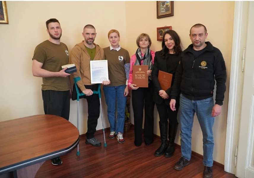 Волонтерам і військовим на Львівщині вручили подяки та грамоти