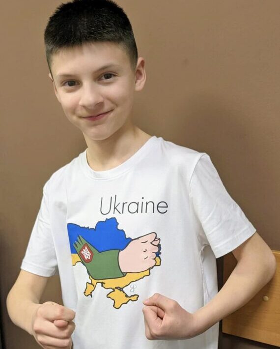 Львів’яни можуть придбати благодійну футболку на підтримку ЗСУ