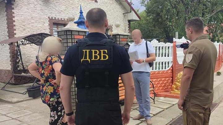 Мешканці Тернопільщини вивозили чоловіків за кордон у багажнику машини