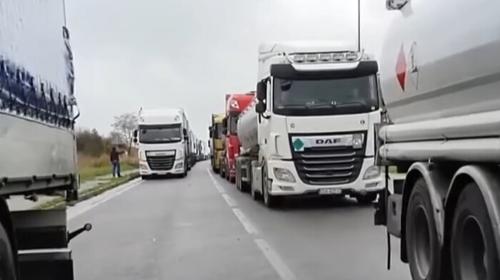 У пункті пропуску “Угринів” не пропускатимуть вантажівки у напрямку Польщі