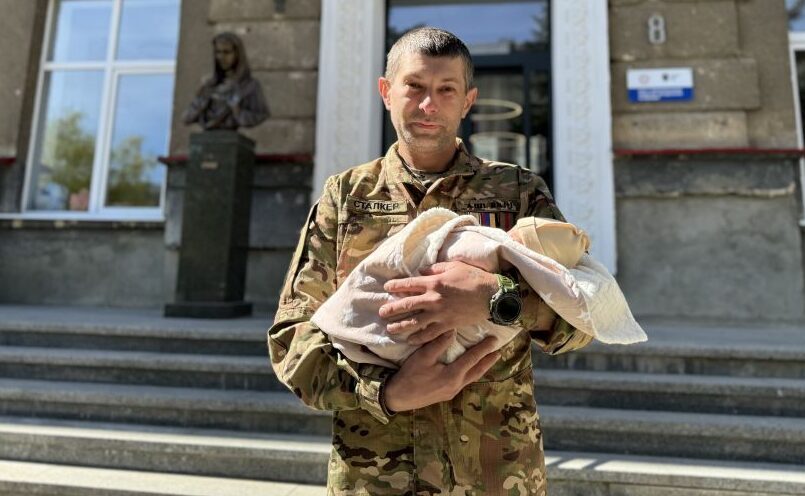 Військовий зі Львова, який 10 років мріяв з дружиною про дитину, став батьком