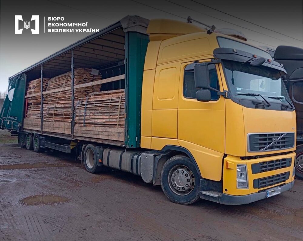На Львівщині викрили контрабанду деревини на понад мільйон гривень