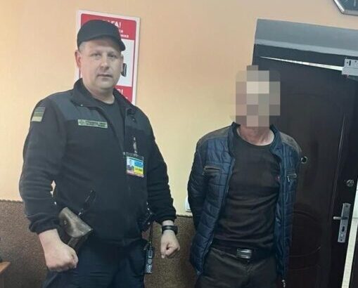 Прикордонники на Львівщині затримали чоловіка, який перебував у розшуку