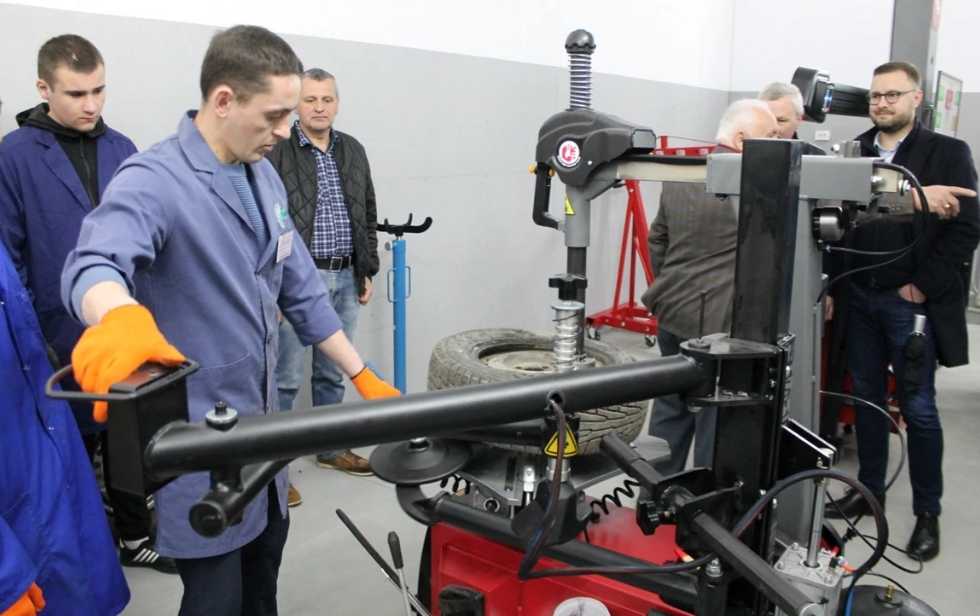 На Львівщині відкрили навчально-практичний центр слюсарів з ремонту колісних транспортних засобів