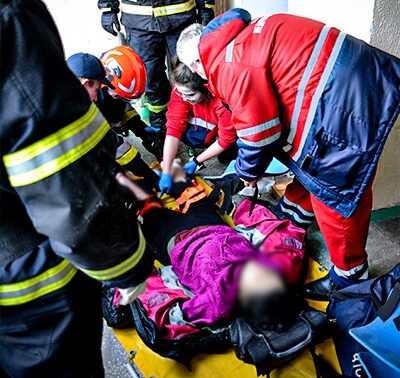 У Львові врятували 74-річну жінку, якій затиснуло ноги дверима ліфта