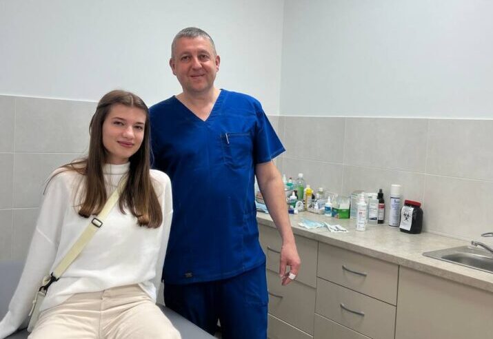 Львівські медики прооперували дівчину з невдало видаленим зайвим пальцем ноги