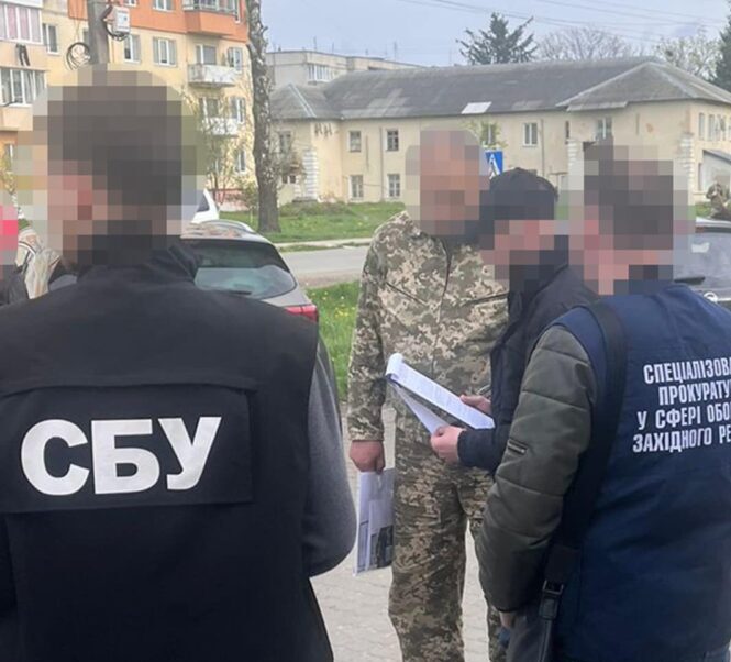 Військовий на Львівщині переправляв призовників за кордон