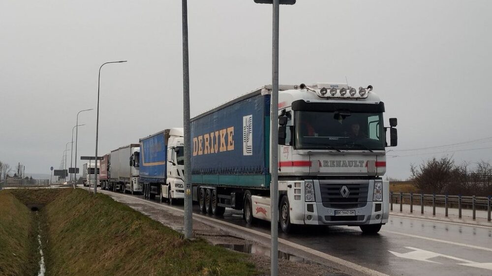 Польські фермери блокують рух вантажівок на трьох пунктах пропуску