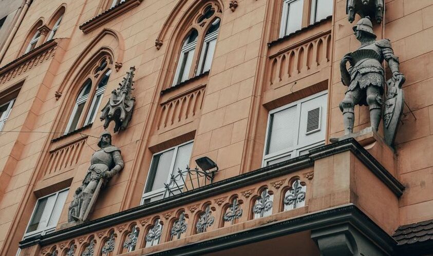 Лише 12 зі 120 поданих заявок включили до програми реставрації балконів у Львові