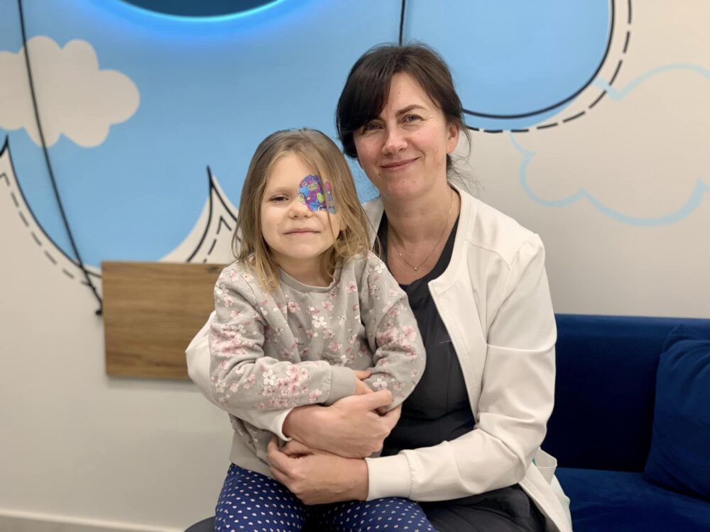 Медики у Львові повернули зір 8-річній дівчинці