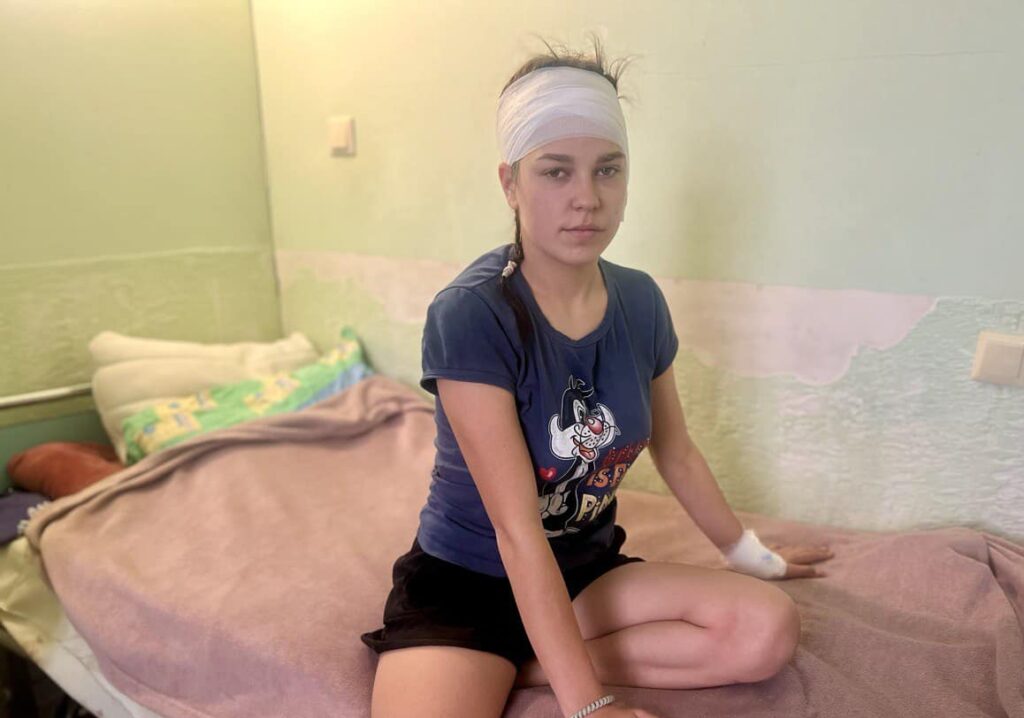 Медики у Львові видалили пухлину з вуха 17-річної дівчини