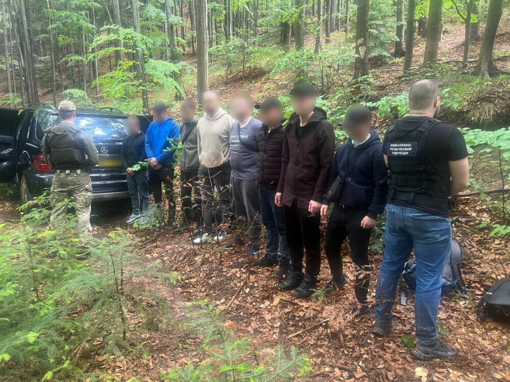 Прикордонники затримали ухилянтів з Львівщини, які намагались втекти в Румунію