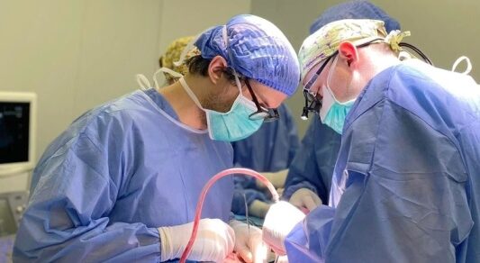 Відомий американський хірург лікуватиме дітей з вадами хребта у Львові