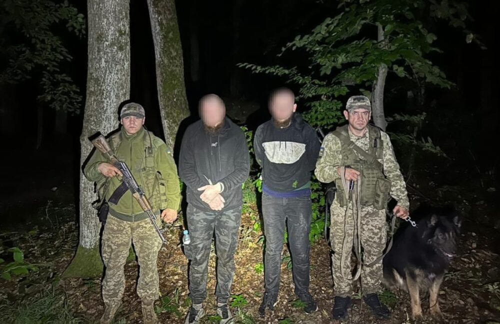 Прикордонники затримали двох братів-ухилянтів зі Львівщини