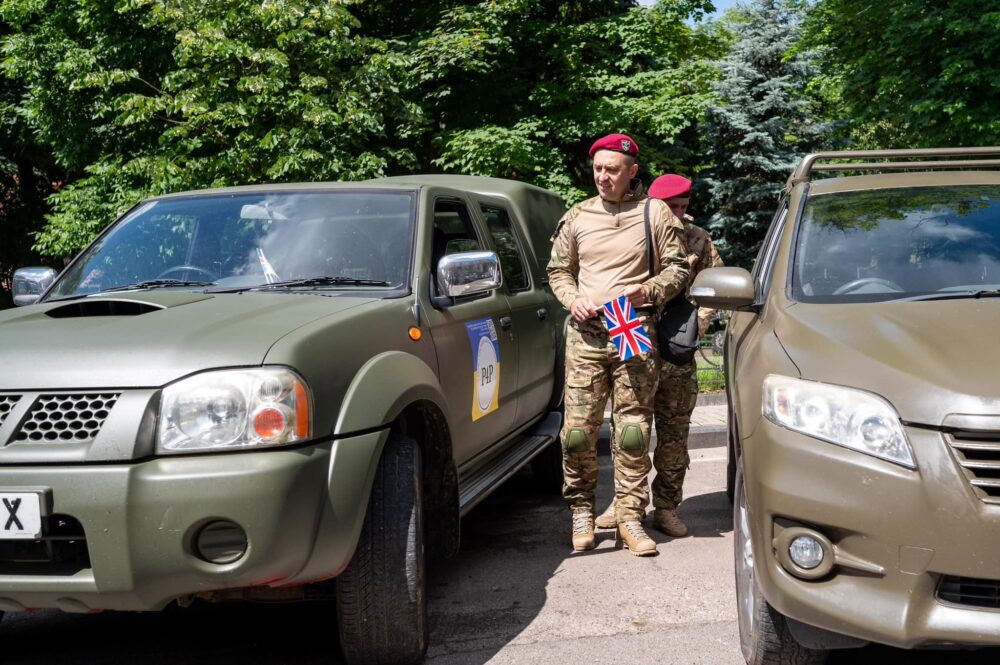 На Львівщині британці передали 32 позашляховики для ЗСУ