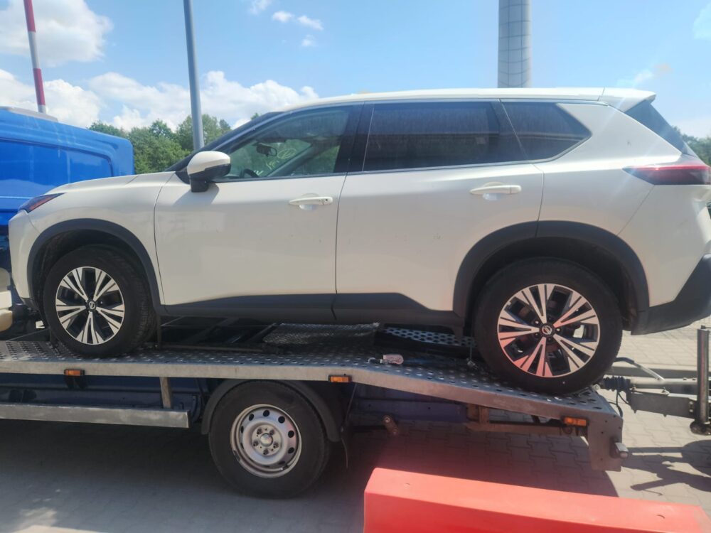 На Львівщині у керівника благодійного фонду вилучили дві автівки