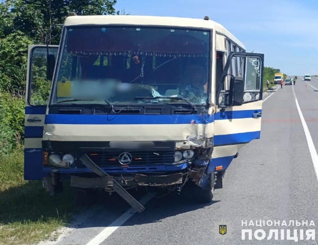На Львівщині маршрутка зіткнулась з мікроавтобусом