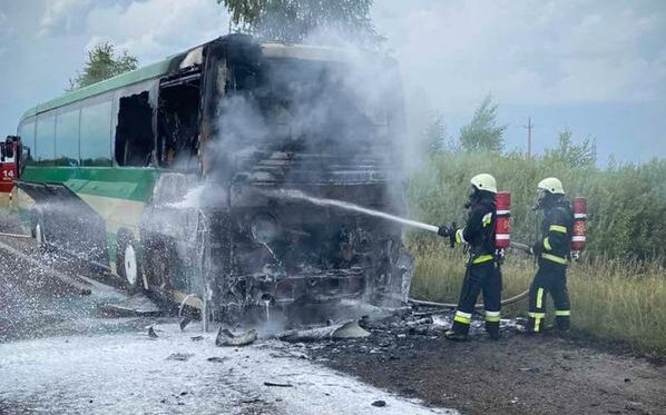 На Львівщині під час руху загорівся автобус, який перевозив дітей