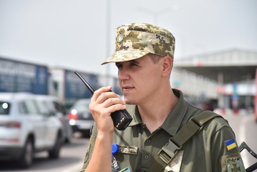 Під час перетину кордону на Львівщині затримали чоловіка, який був у розшуку