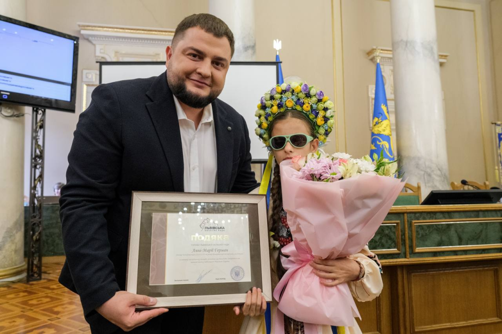 Волонтерів зі Львівщини Андрія Салюка та Анну-Марію Герман нагородили відзнаками