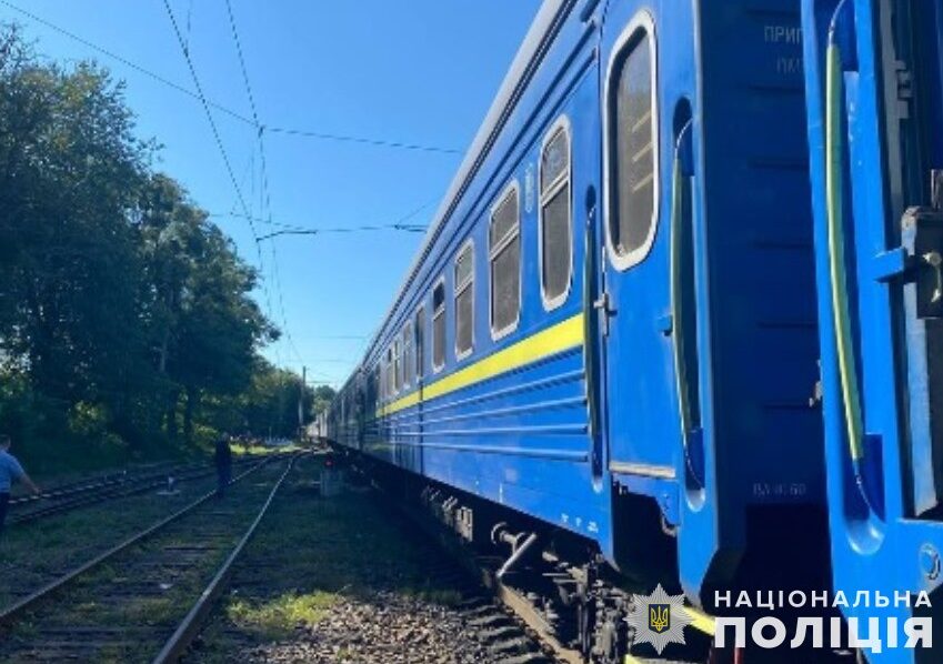 Внаслідок наїзду потяга у Львові помер пішохід