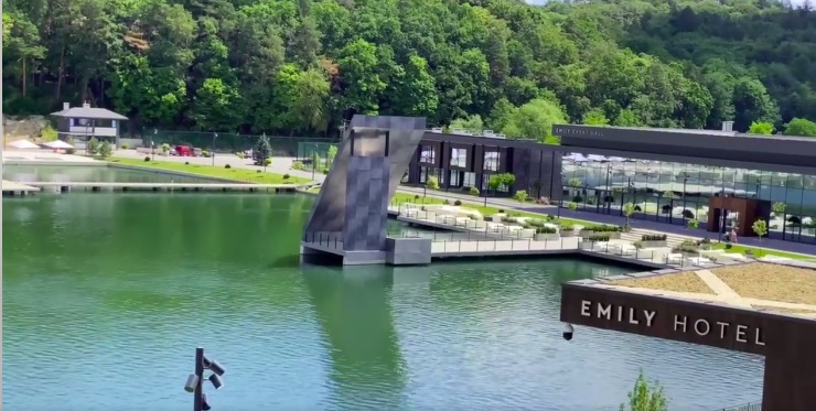 Депутати у Львові погодили розбудову елітного комплексу «Emily Resort»