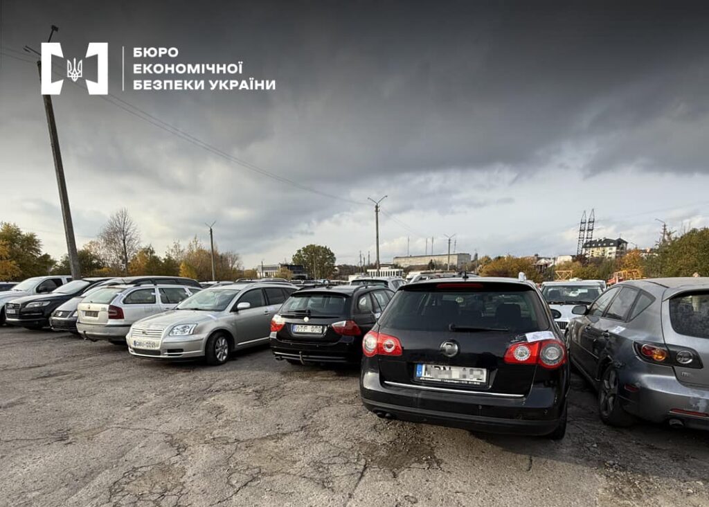 На Львівщині викрили групу осіб, які ввезли понад 500 авто під виглядом гумдопомоги