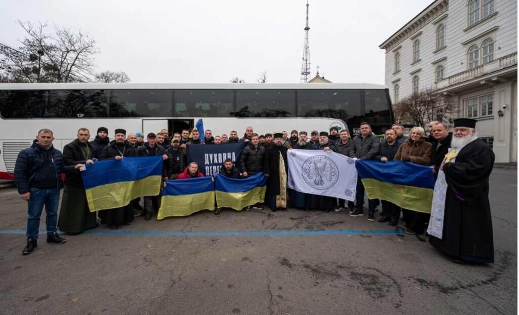 На Святу гору Афон у Греції вирушили 23 захисників зі Львівщини